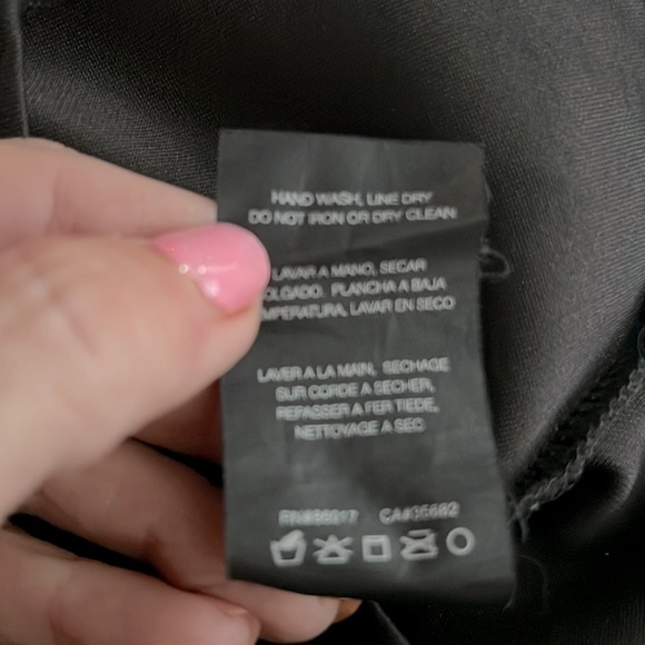 2B by Bebe Cut out Crop Top in a Sz S Cute! 🤩 - Picture 11 of 11